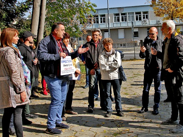 Пловдивчани излизат на протест срещу дистанционното обучение. Той е под