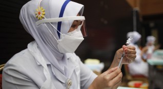 Държавните служители в Малайзия трябва да бъдат изцяло ваксинирани срещу
