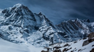 Трима френски алпинисти от експедиция в Непал от няколко дни