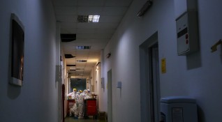 Дванайсет румънски тежко болни пациенти с COVID 19 бяха транспортирани за