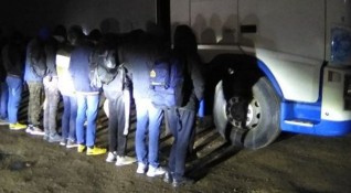 Задържани са деветима нелегални мигранти край омуртагското село Паничино Сигналът