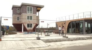 Първата преобърнатата къща в България ще отвори врати за посетители
