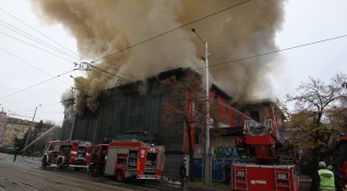 Снимки Димитър Кьосемарлиев Dnes bg Овладян е пожарът избухнал в бившето столично