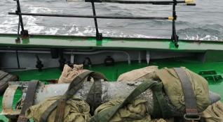 Военнослужещи от ВМС унищожиха невзривена авиобомба открита в Созополския залив Боеприпасът