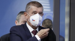 Чешкото правителство подава оставка заяви днес премиерът Андрей Бабиш който