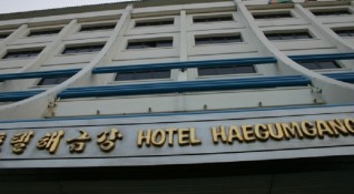 Някога хотел Haegumgang е бил изключителен петзвезден курорт плаващ директно