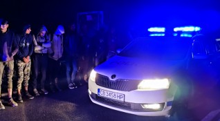 12 мигранти са задържани в Шумен тази нощ Групата е