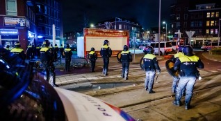 Протести избухнаха в столицата на Нидерландия Хага след като правителството