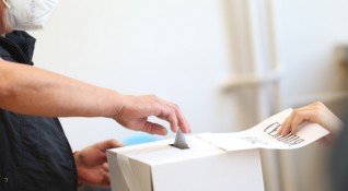 В Русе изборният ден започна нормално без закъснения Всички изборни