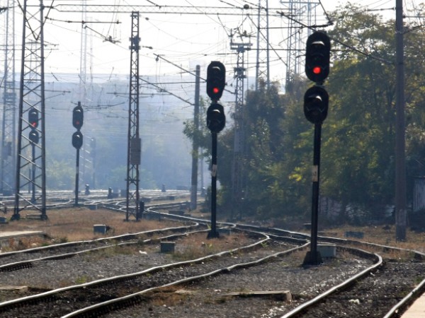 Три влака останаха блокирани заради инцидент на гара Караджалово, съобщи