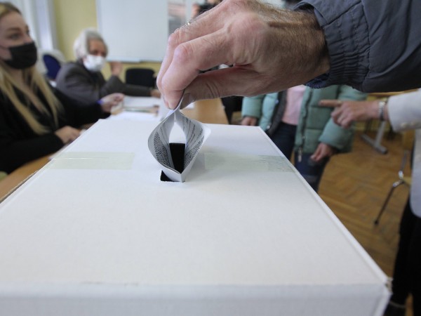 "Продължаваме промяната" печели изборите за парламент с 25,7%, по данни
