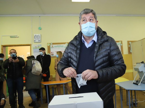 Съпредседателят на Демократична България Христо Иванов определи като неудовлетворителен резултата