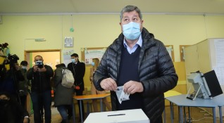 Съпредседателят на Демократична България Христо Иванов определи като неудовлетворителен резултата