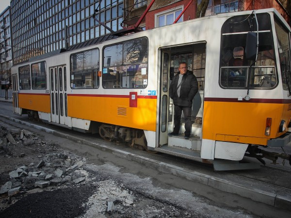 Снимка: Димитър Кьосемарлиев, Dnes.bgТестов трамвай премина по ремонтираното релсово трасе
