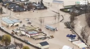 Проливни дъждове предизвикаха тежки наводнения в канадската провинция Британска Колумбия