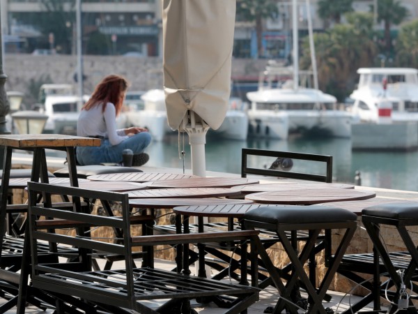 Не отвориха днес много кафенета и ресторанти в Гърция. Собствениците