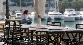 Не отвориха днес много кафенета и ресторанти в Гърция Собствениците