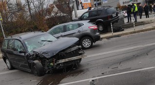 Катастрофа между два автомобила е станала в центъра на София Ударили