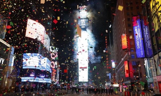 Ню Йорк се готви да посрещне 2022 година с тържество на Таймс Скуеър