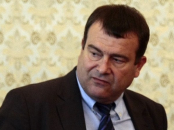 Заместник-министърът на здравеопазването д-р Димитър Петров е освободен от поста.Това