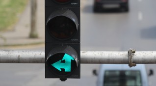 Мигащият зелен сигнал по светофарните уредби не нарушава Виенската конвенция