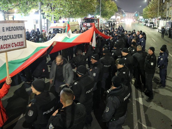 Участниците в протеста, който се проведе пред посолството на Турция