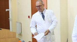 Александровска болница е уволнила известният нефролог проф Борис Богов и