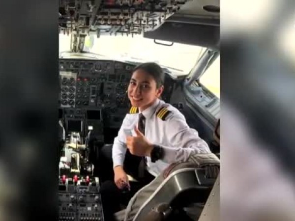 Първата жена пилот в Афганистан избяга от талибаните - в