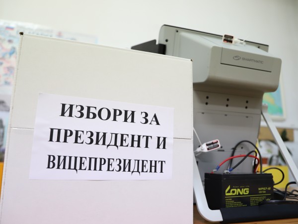 Точно в 7:00 започна изборният ден на балотажа в София.