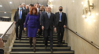 Румен Радев и Илияна Йотова печелят президентските избори и втори