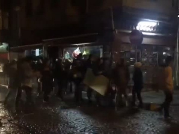 Протести се проведоха в Турция заради срива на лирата. В