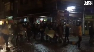 Протести се проведоха в Турция заради срива на лирата В