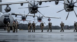 Великобритания планира да изпрати стотици единици военно оборудване в Германия