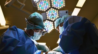Хирурзи в Плевен са откранили 26 килогравом тумор от корема на