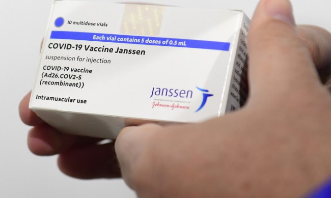 Джонсън и Джонсън и BioNTech разработват ваксини срещу Omicron