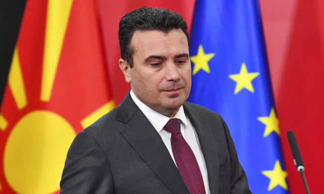 Управляващите в Северна Македония приеха оставката на Зоран Заев