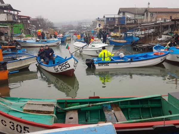 Рибарите в Поморие се оплакват, че тази година паламудът не