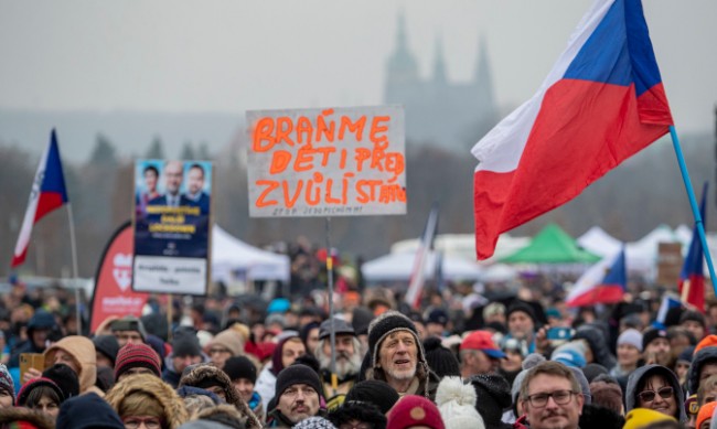 Нов протест срещу COVID ограниченията в Прага