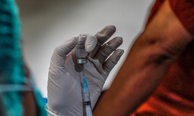 Китай праща 1 милиард ваксини срещу COVID-19 в Африка