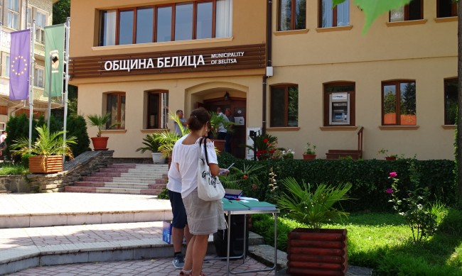 Кметът на Белица увеличава с 20% заплатите, но на... ваксинираните