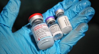 Трябва много внимателно да подходим с ваксините срещу COVID в