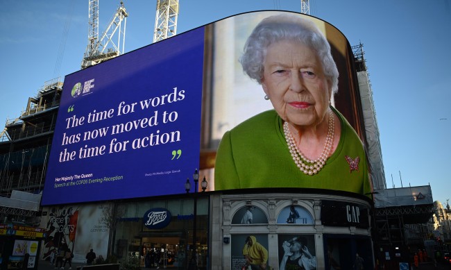 Нов филм на BBC за британския кралски двор ядосва Елизабет II