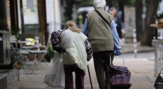 Населението в България застарява и намалява почти 22 от хората