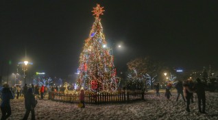 Светлините на коледното дърво в София ще бъдат включени днес
