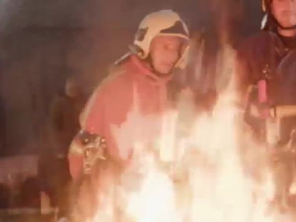 След австралийските пожарникари, бургаските огнеборци също заснеха гореща фототосесия за