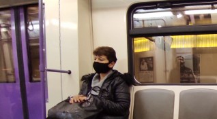 Жена без предпазна маска бе арестувана в метрото Зрелищното й
