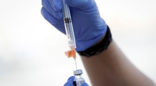 Гръцкият парламент одобри задължителната ваксинация срещу COVID 19 за всички граждани