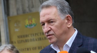 Служебният здравен министър Стойчо Кацаров коментира и случаят с починалото