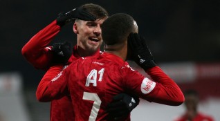 ЦСКА постигна много трудна победа с 2 0 при домакинството си