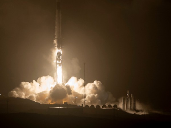 Space X успешно изведе в орбита 48 миниспътника за своята
